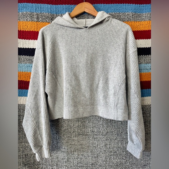Forever 21 Sweaters - Forever 21 Light Gray Ribbed Hoodie Sweater